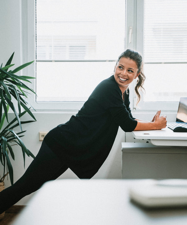Bewegung am Schreibtisch: Tipps für den Arbeitsalltag