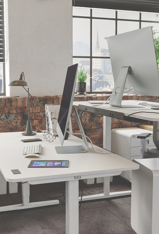 Yaasa Desk Pro 2 Offwhite in einem Coworking-Space