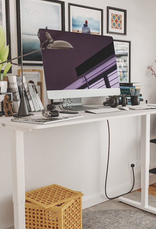 Yaasa Desk Pro 2 in Offwhite in einer Homeoffice-Umgebung