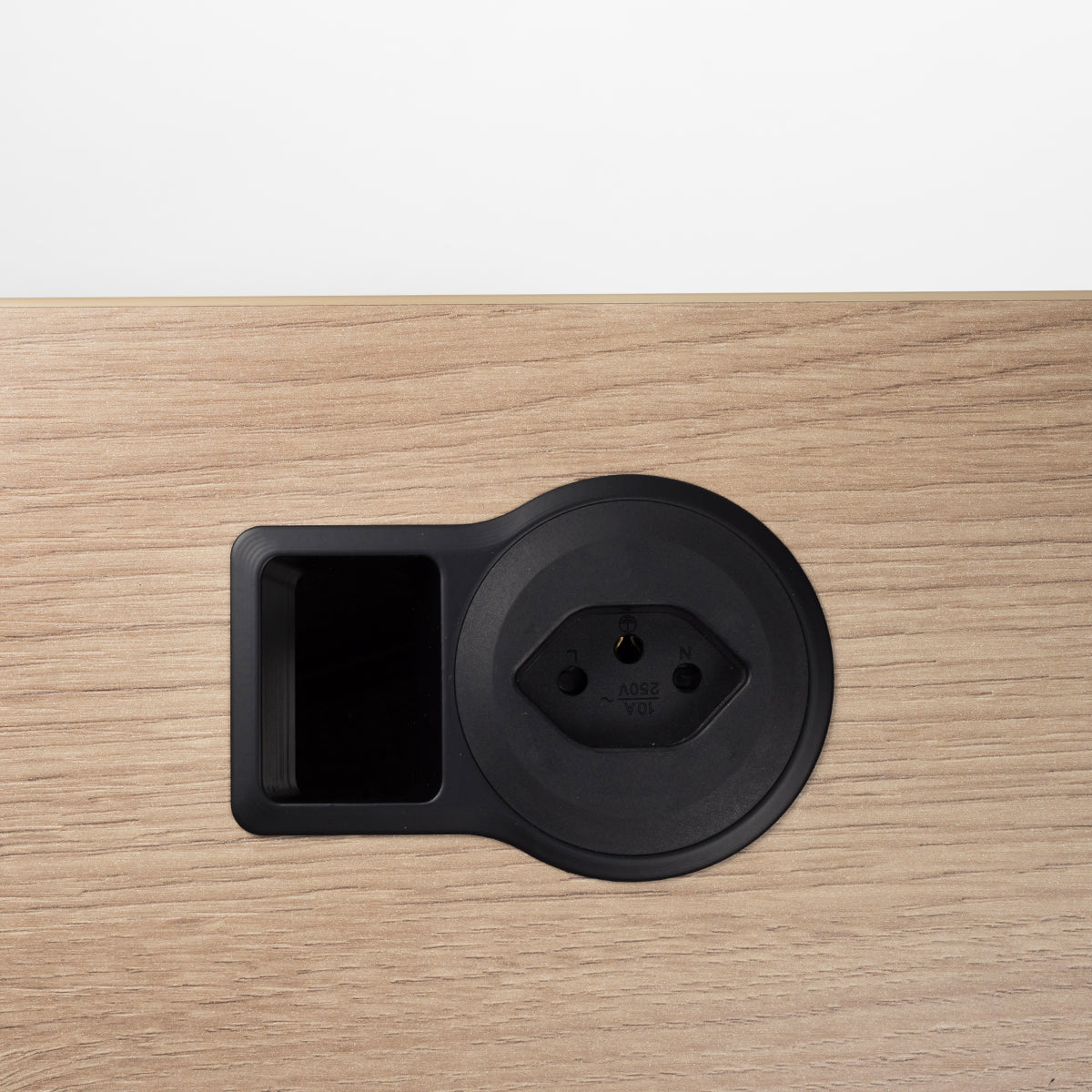 Power Management - Einbausteckdose CH