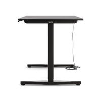 Der Desk Basic in Anthrazit ermöglicht es, im Sitzen und Stehen zu arbeiten.