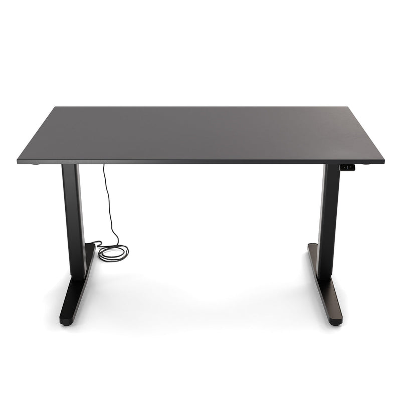 Der Desk Basic hat eine Tischplatte in der Größe 135 x 70 cm.