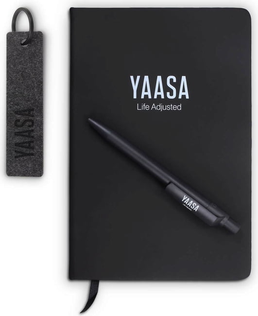 Notizbuch, Kugelschreiber und Schlüsselanhänger von Yaasa.